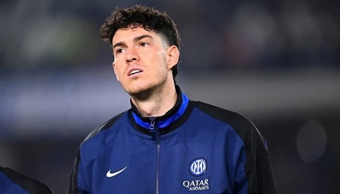 Bastoni Dikabarkan Setuju Gabung Barcelona, Negosiasi dengan Inter Masih Berlangsung