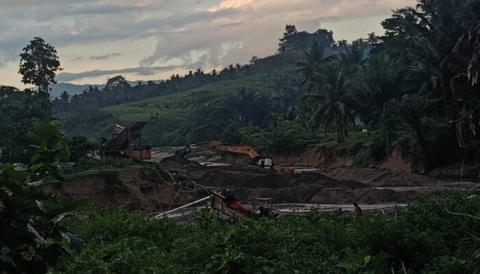 Tak Ada Penindakan! 2 Excavator Beraktifitas Di Tambang Ilegal Tenilo Paguyaman